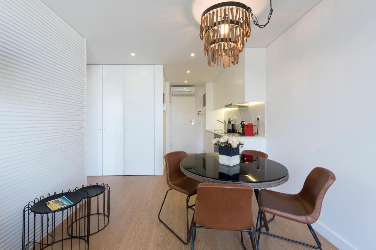 Lovelystay - Central Flat W/ Ac & Balcony Porto Exterior photo